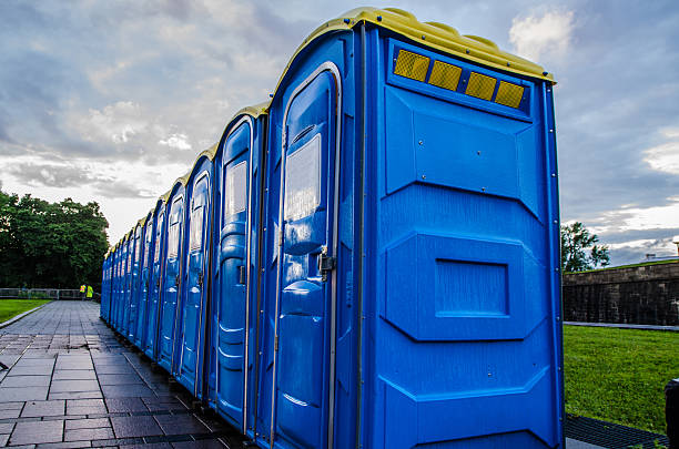 Best Portable restroom trailer rental  in Metairie, LA
